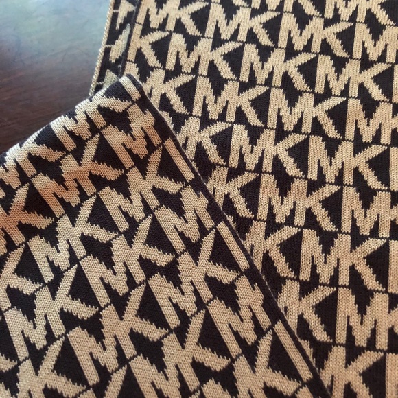Michael Kors Knit Scarf - Picture 2 of 3